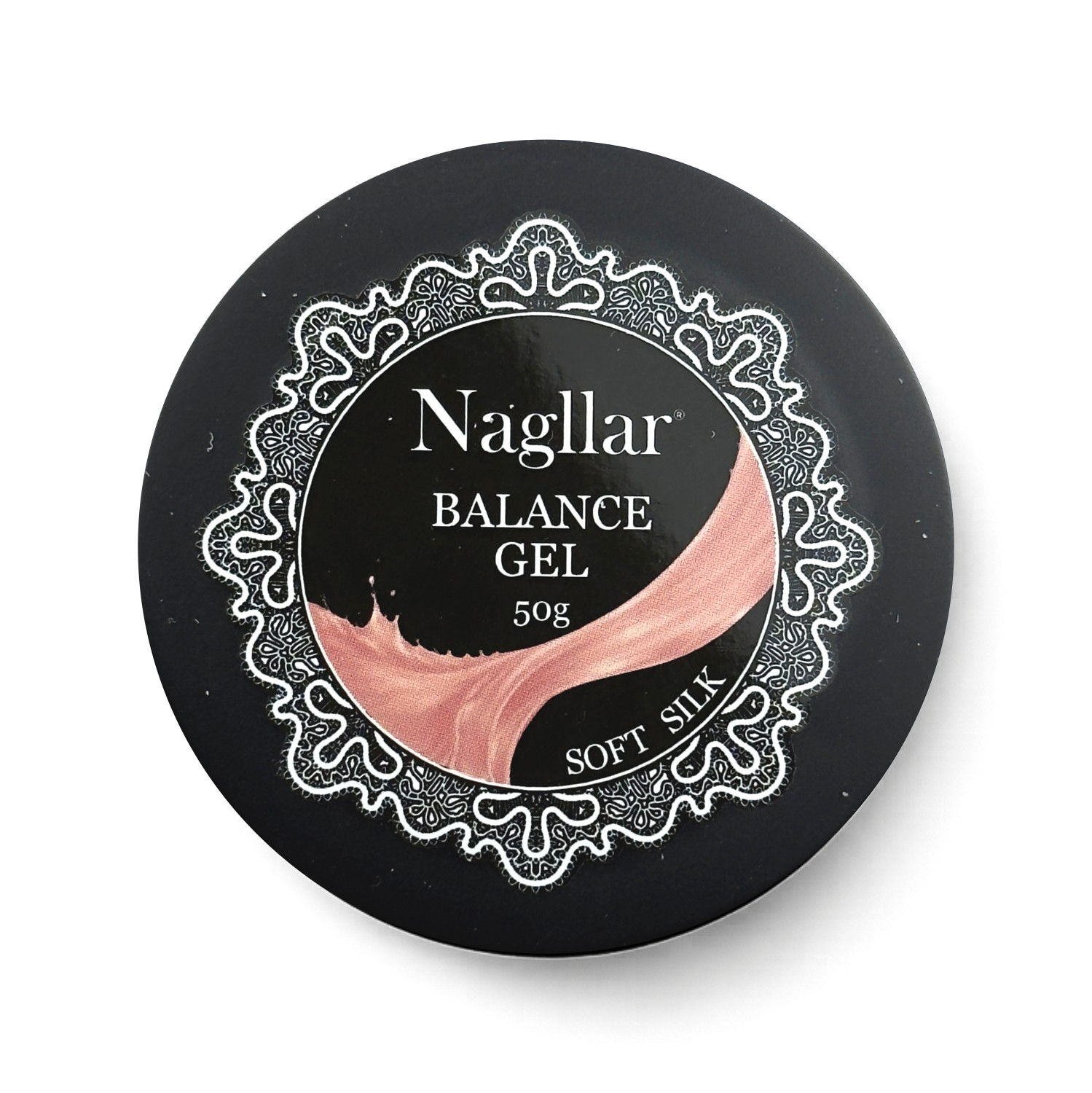 Balance Gel Soft Silk to samopoziomujący żel budujący UV/LED w bardzo jasnym, subtelnym mlecznoróżowym odcieniu. Łączy funkcję budowy, przedłużania i wyrównywania płytki z delikatnym kolorem, który nadaje paznokciom naturalny, zadbany wygląd.